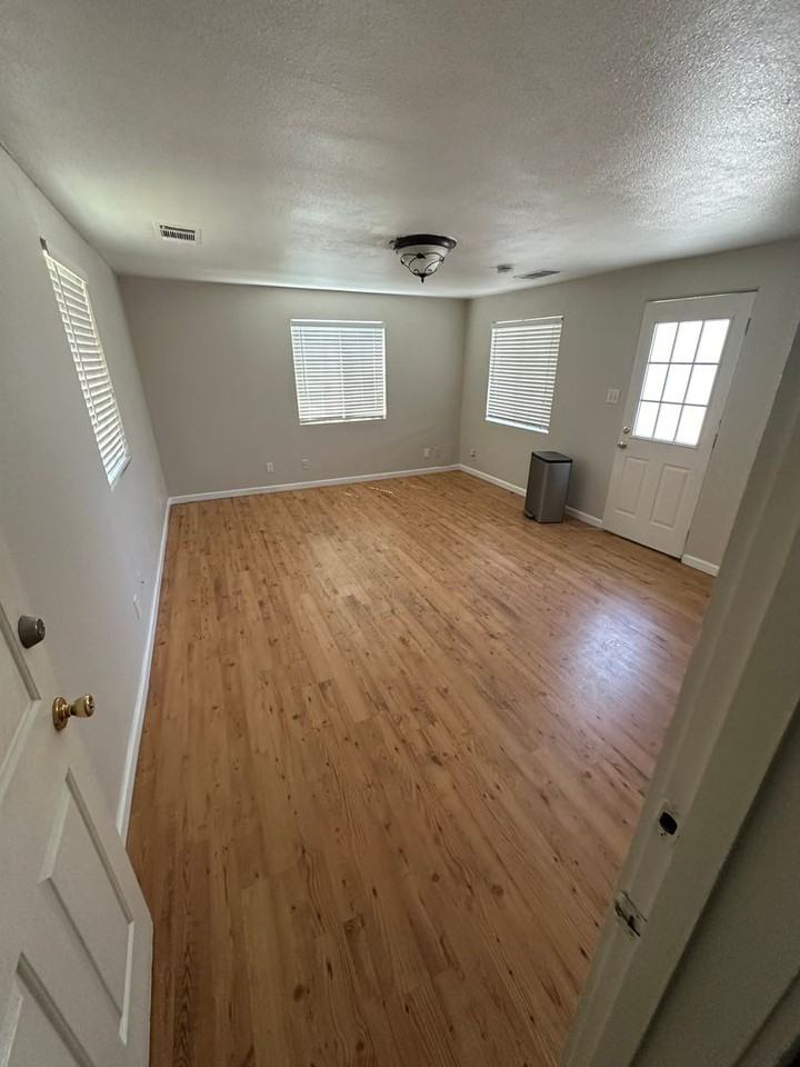 1092 E Monte Vista Ave - Photo 2 of 6