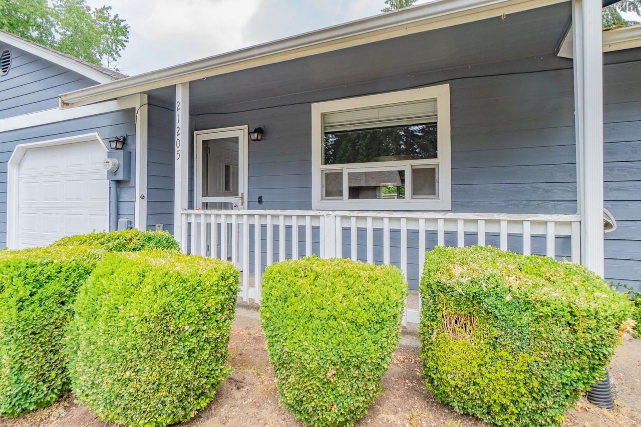 Burnett Bonney Lake Duplex - Photo 2 of 27