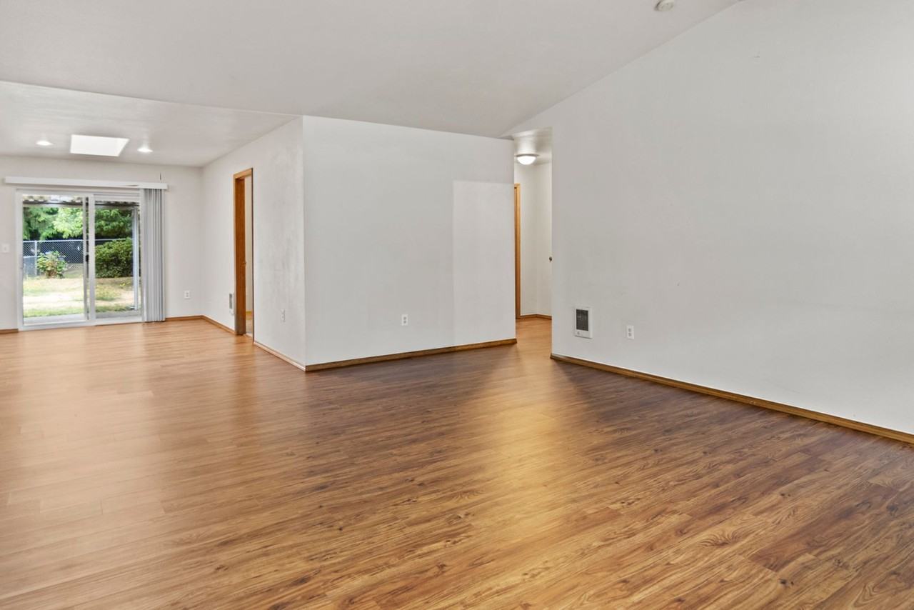 Burnett Bonney Lake Duplex - Photo 3 of 27