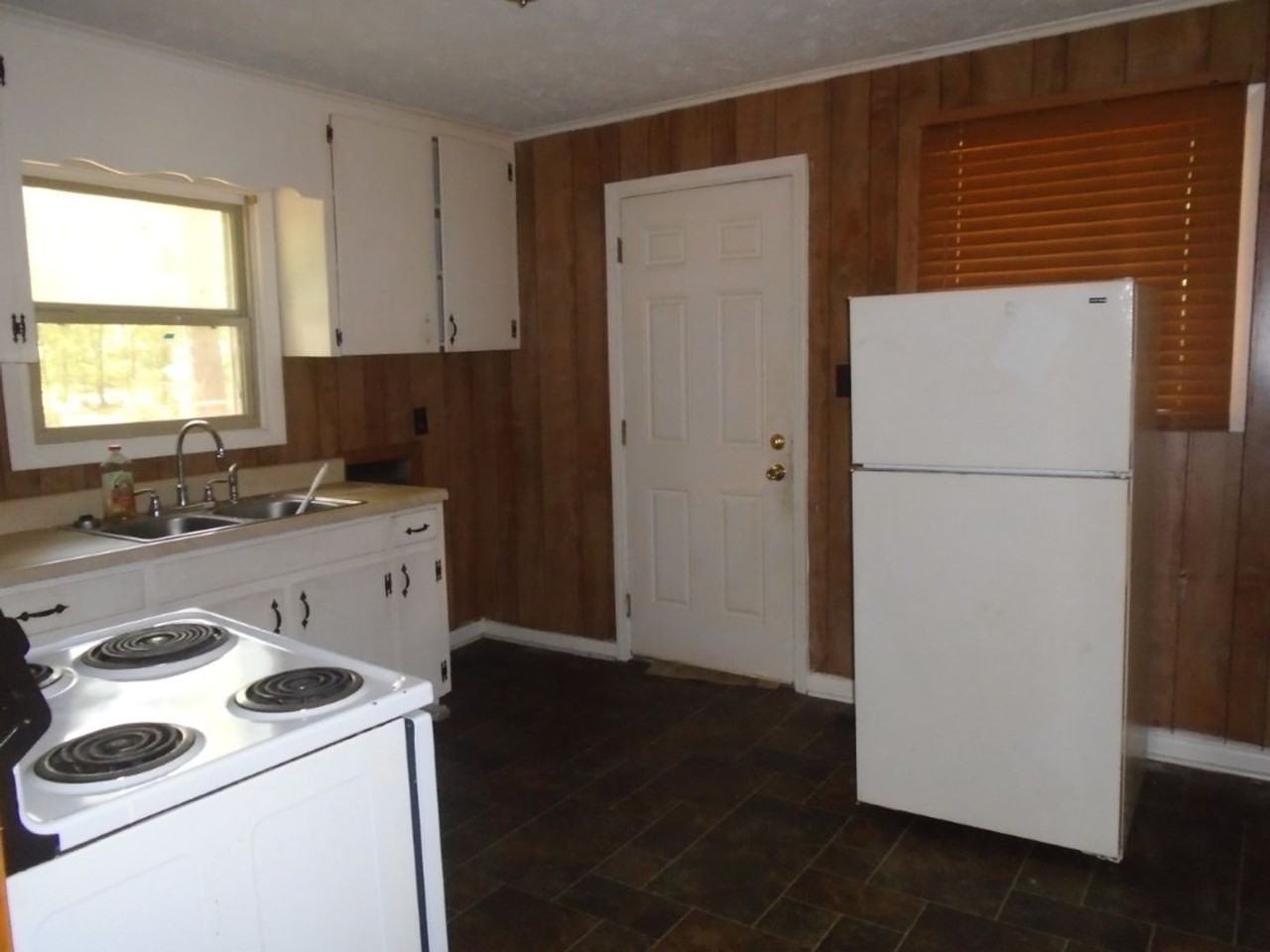 310 Old Shaw Rd - Photo 7 of 13