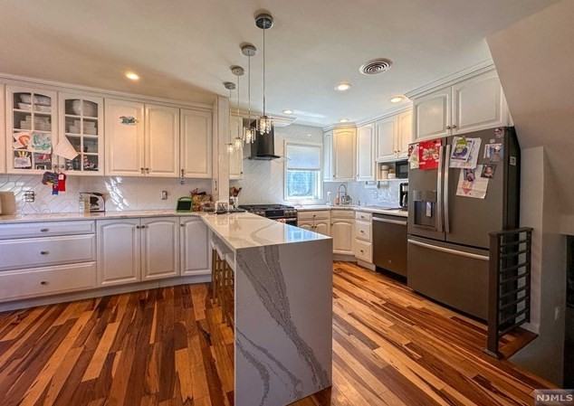 Kipp Ave - Photo 4 of 11