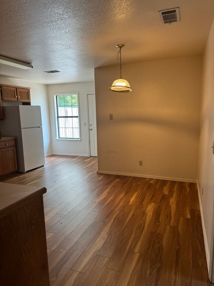 1311 South Commerce Avenue - Photo 2 of 6