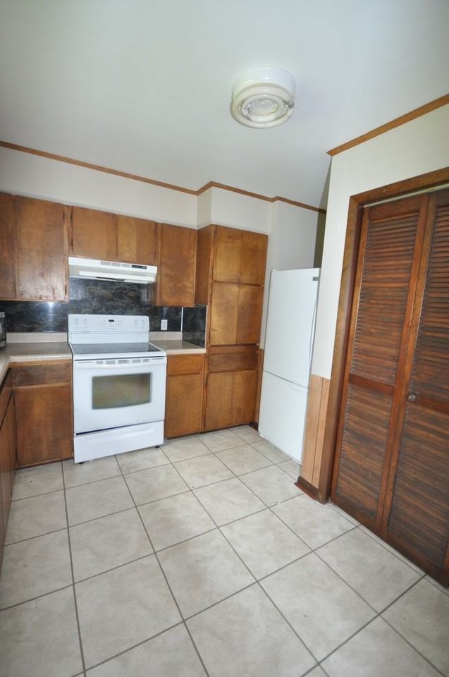 1714 Oak Hill S Drive - Photo 2 of 12