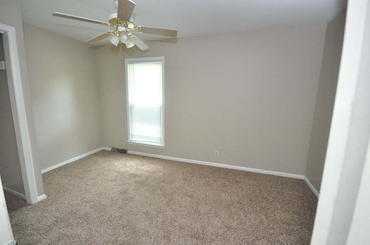 1714 Oak Hill S Drive - Photo 3 of 12