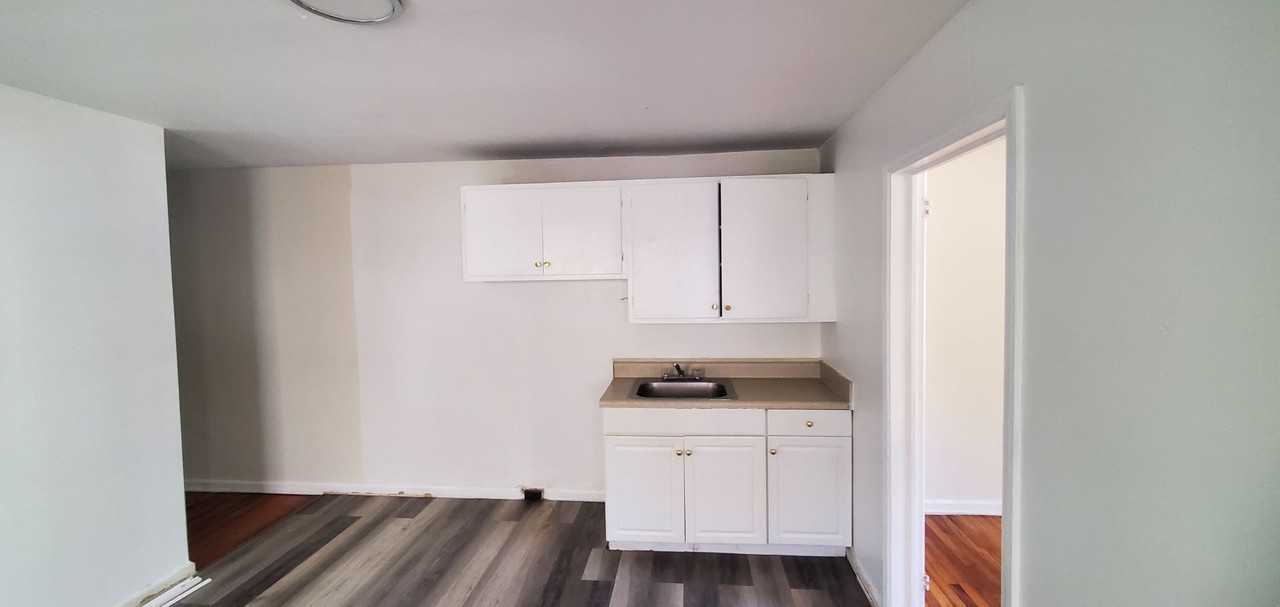 1105 Logan St - Photo 2 of 5