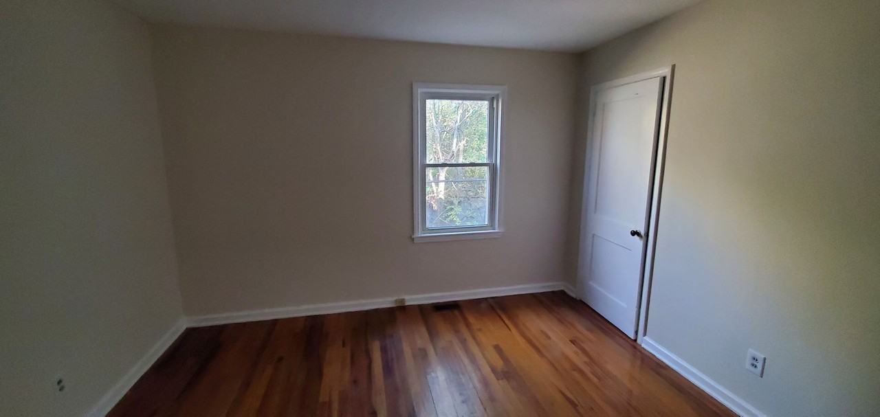 1105 Logan St - Photo 3 of 5