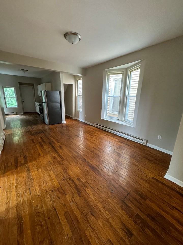 305 S 4th St - Photo 3 of 8