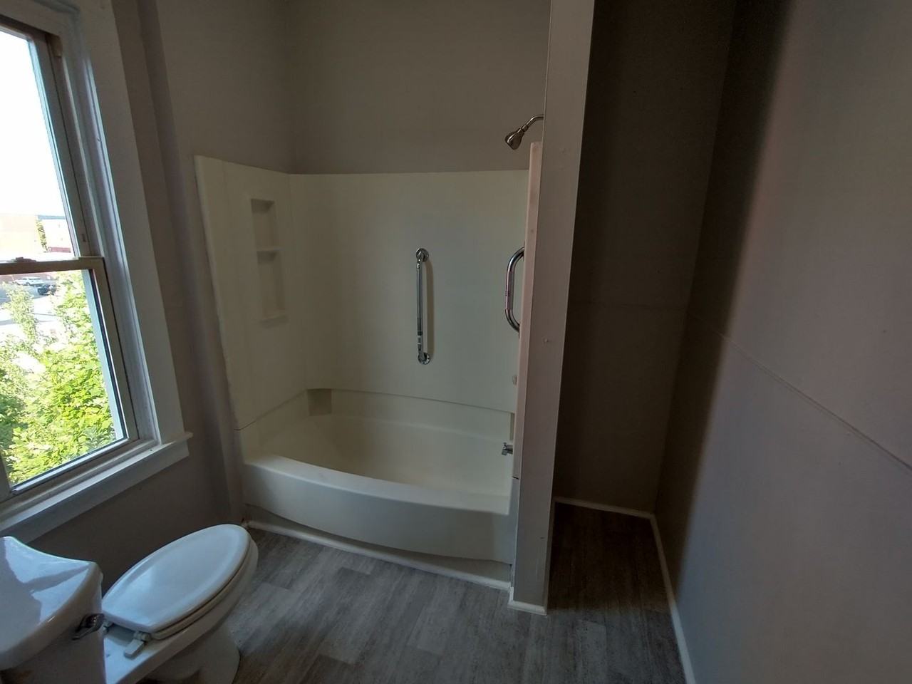 78 Newton St - Photo 3 of 13