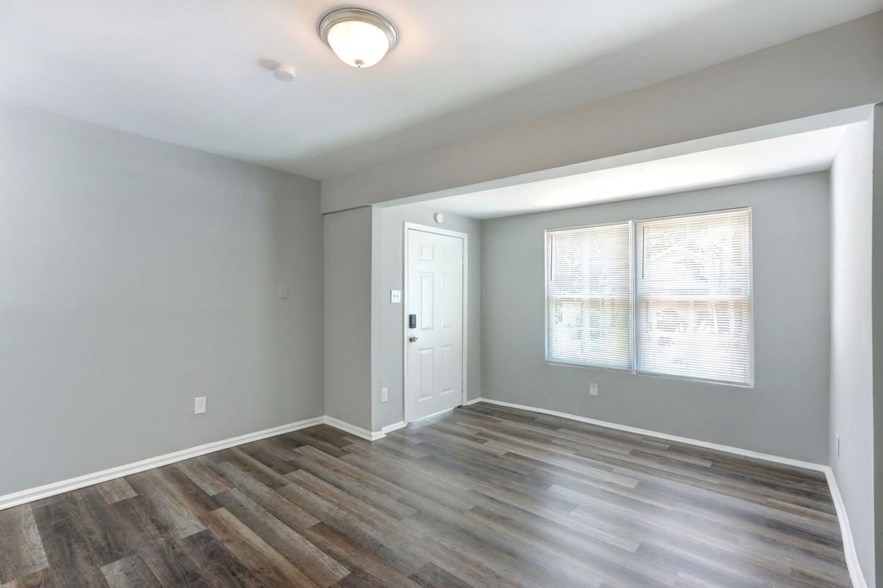 917 West Victory Drive - Photo 2 of 29