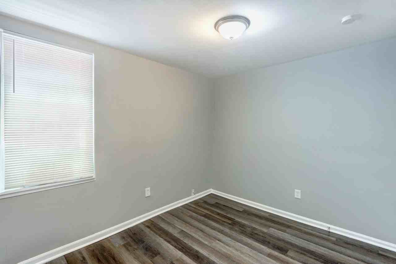917 West Victory Drive - Photo 7 of 29