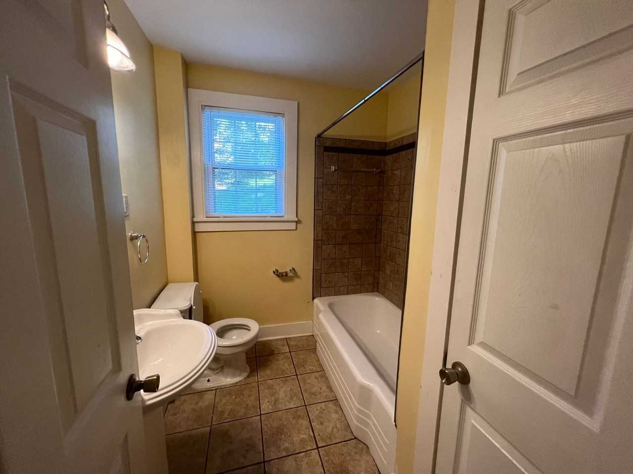 232 Hickory Grove Blvd - Photo 5 of 9
