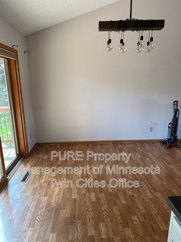 1633 Mill St - Photo 3 of 15