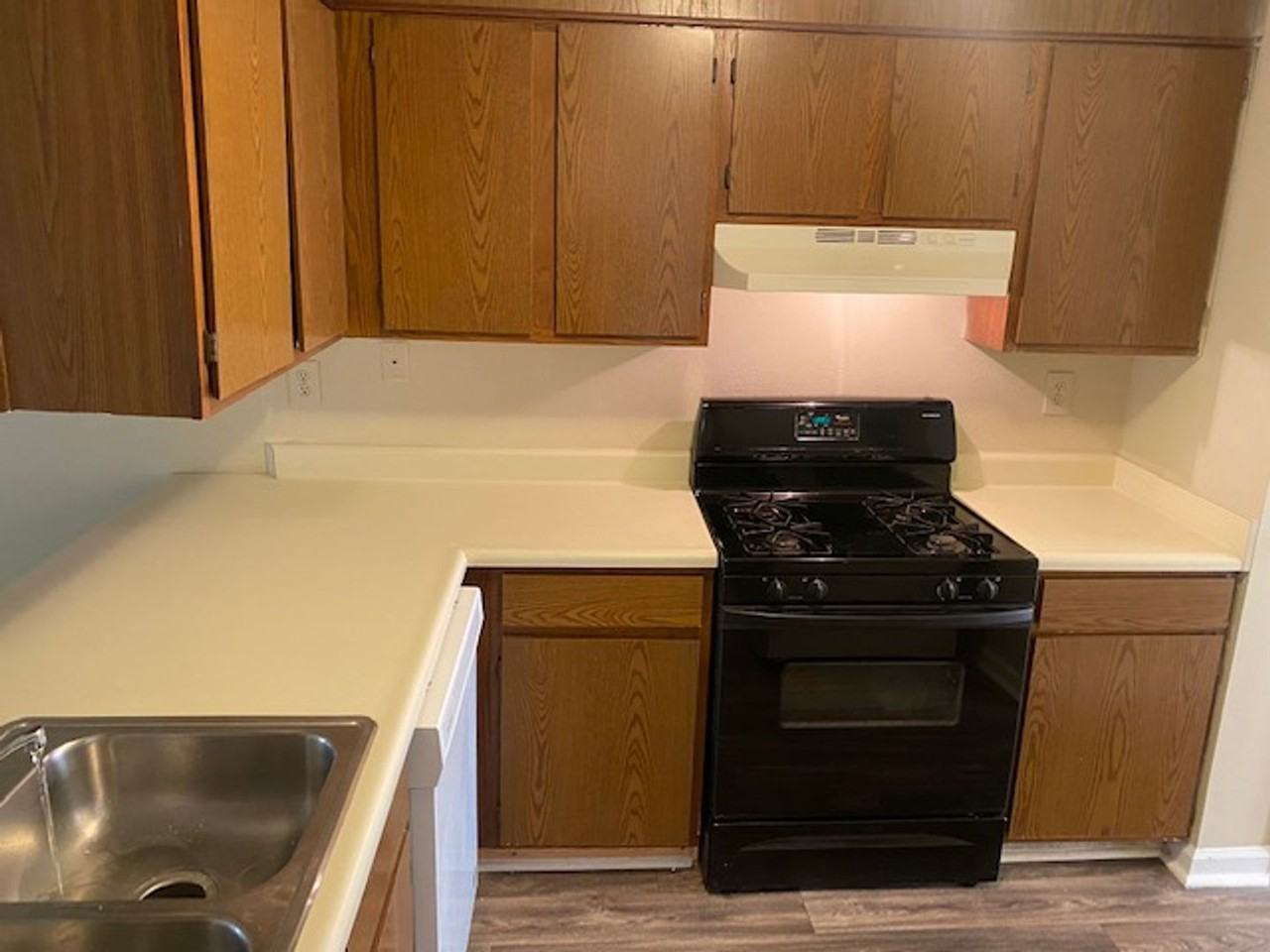 1215 Oakplace Drive - Photo 2 of 32