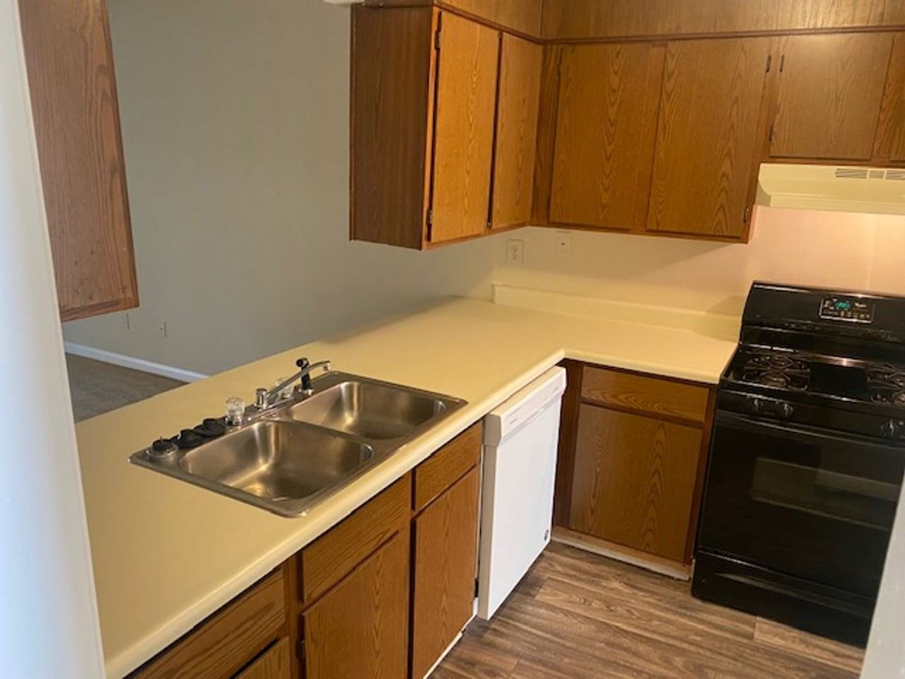 1215 Oakplace Drive - Photo 3 of 32