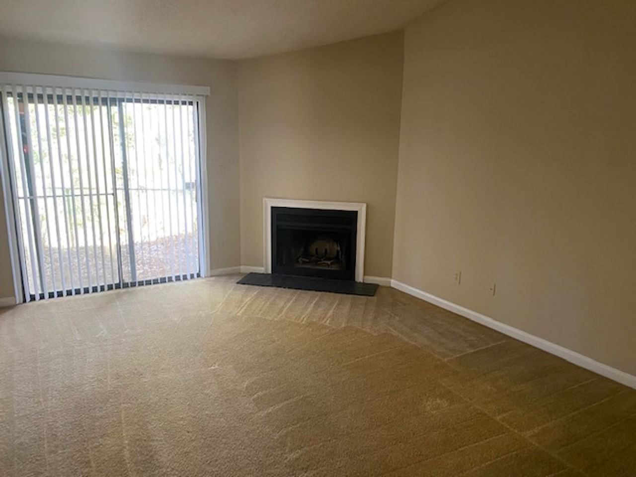 1215 Oakplace Drive - Photo 4 of 32