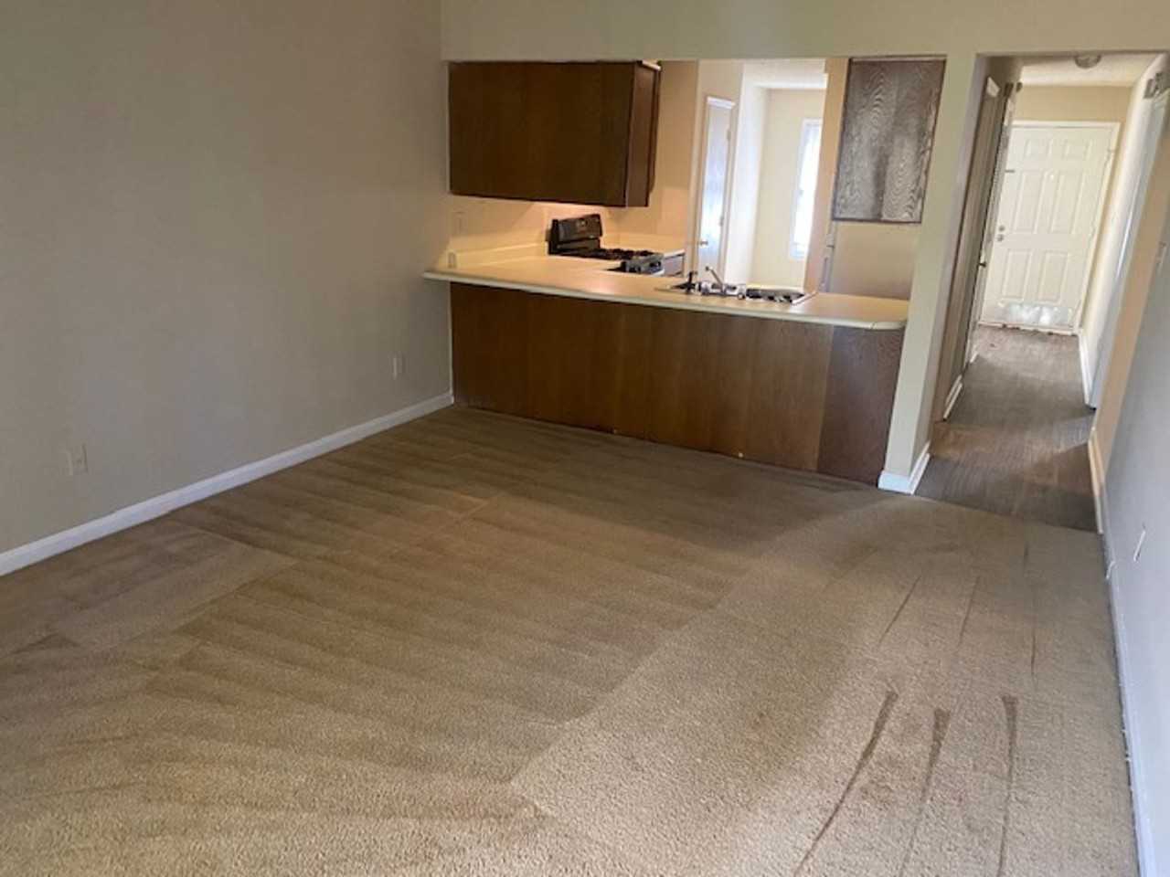 1215 Oakplace Drive - Photo 7 of 32