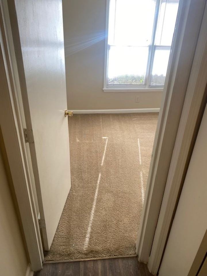 1215 Oakplace Drive - Photo 6 of 32