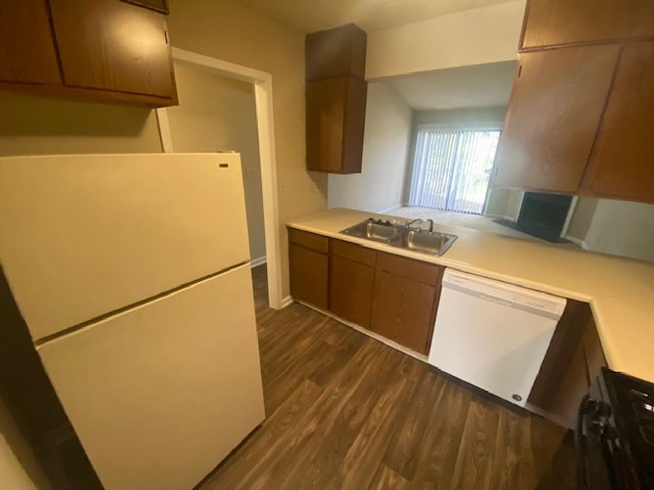 1215 Oakplace Drive - Photo 4 of 32