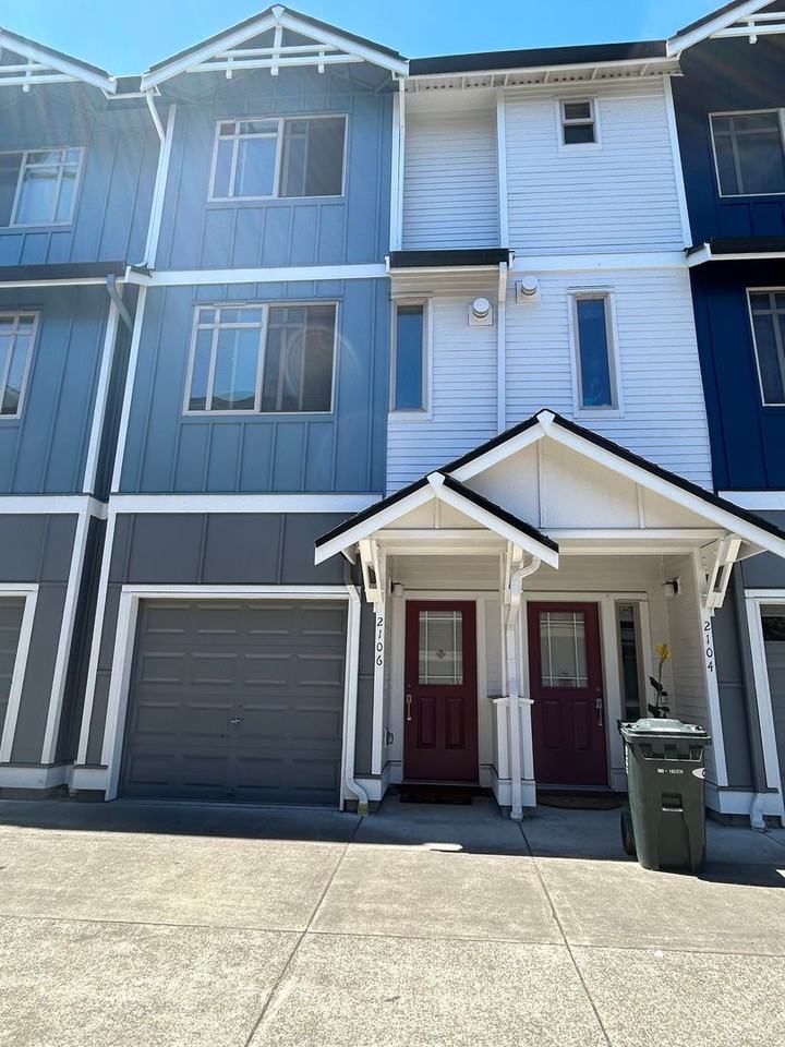 2106 Yakima Ct - Photo 2 of 33