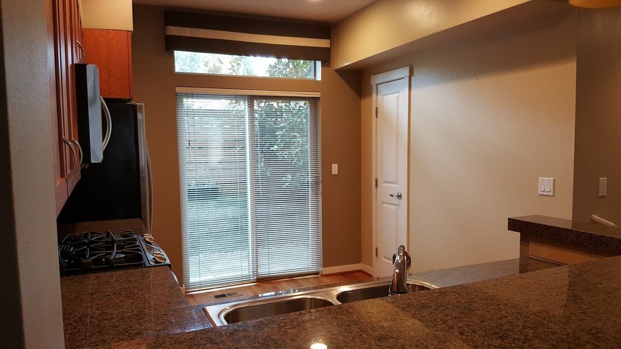 2106 Yakima Ct - Photo 5 of 33