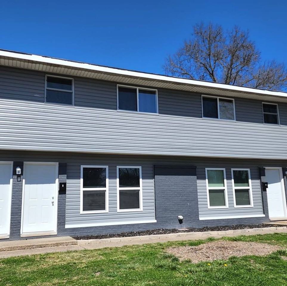 205 E Van Buren St - Photo 5 of 7