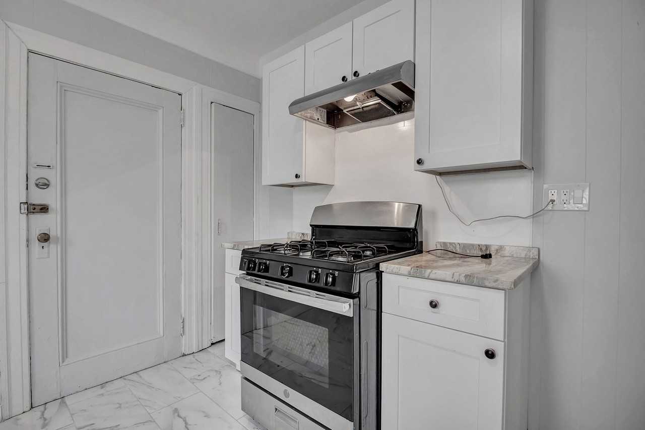 68-70 Anthony Street - Photo 2 of 11
