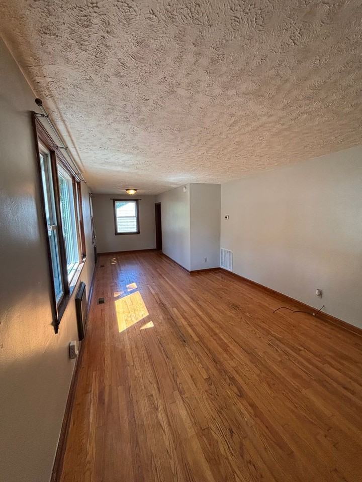 1240 East Moody Avenue - Photo 2 of 15