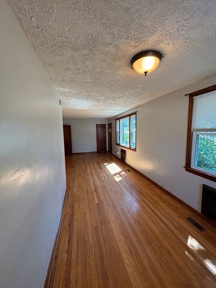 1240 East Moody Avenue - Photo 3 of 15