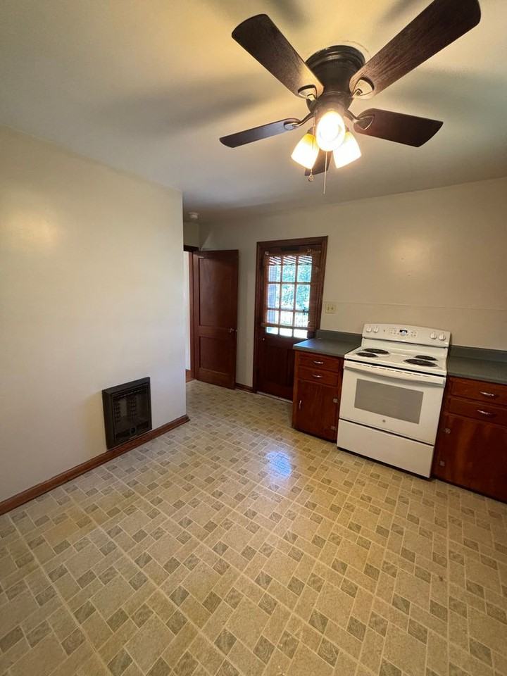 1240 East Moody Avenue - Photo 5 of 15