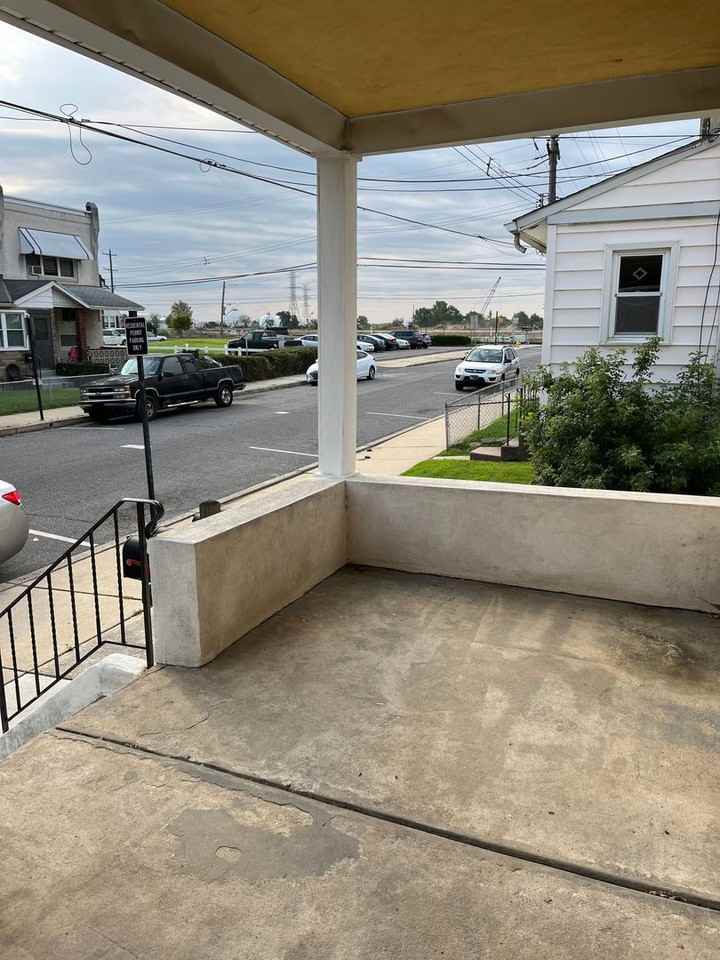 1010 Yates Ave - Photo 2 of 19