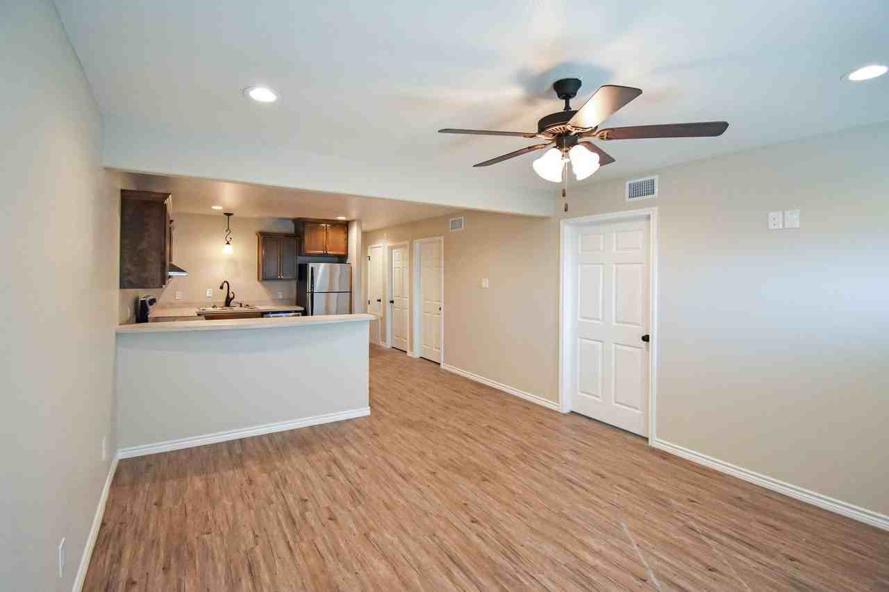 906 Simpson - Photo 2 of 11