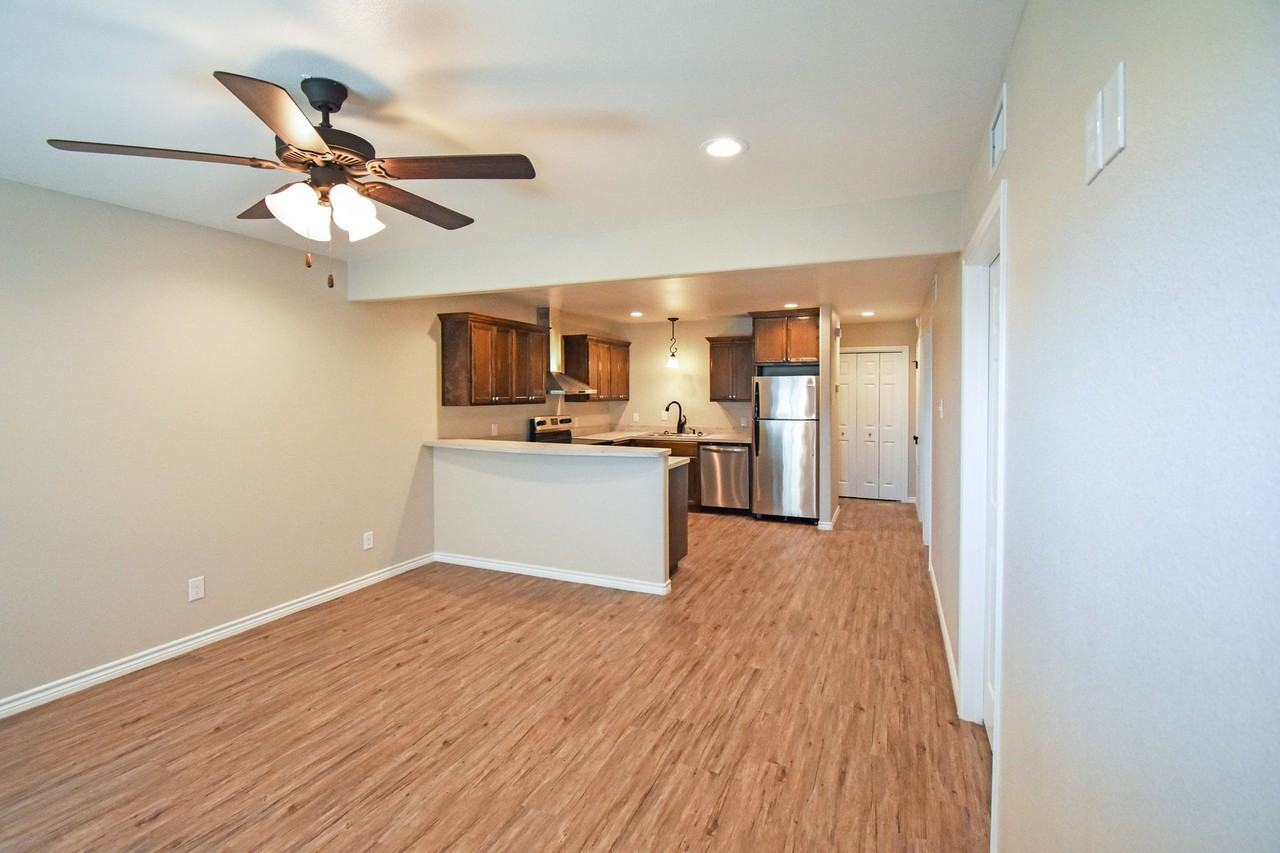 906 Simpson - Photo 3 of 11