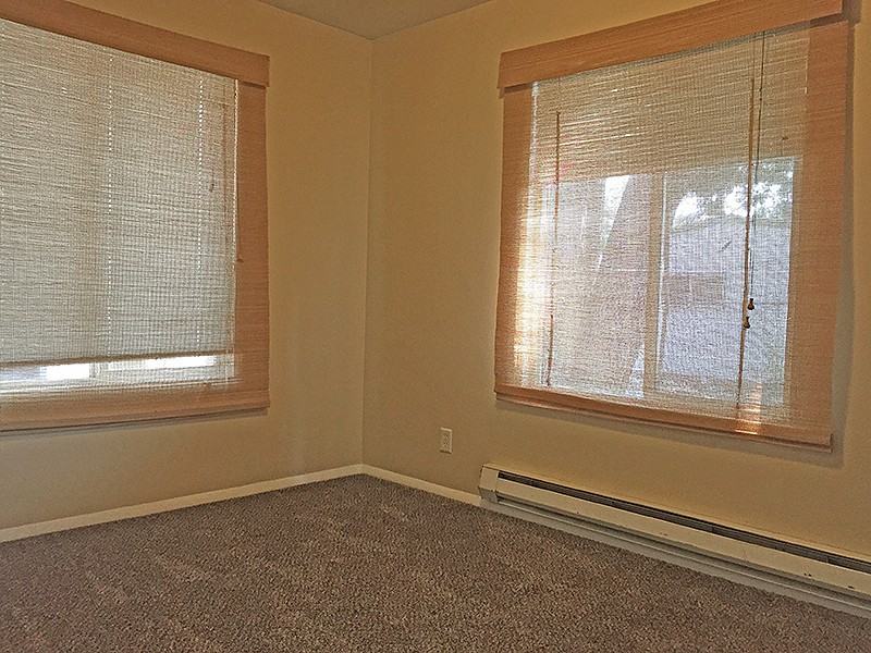 1416 S Vermont Ave - Photo 2 of 8