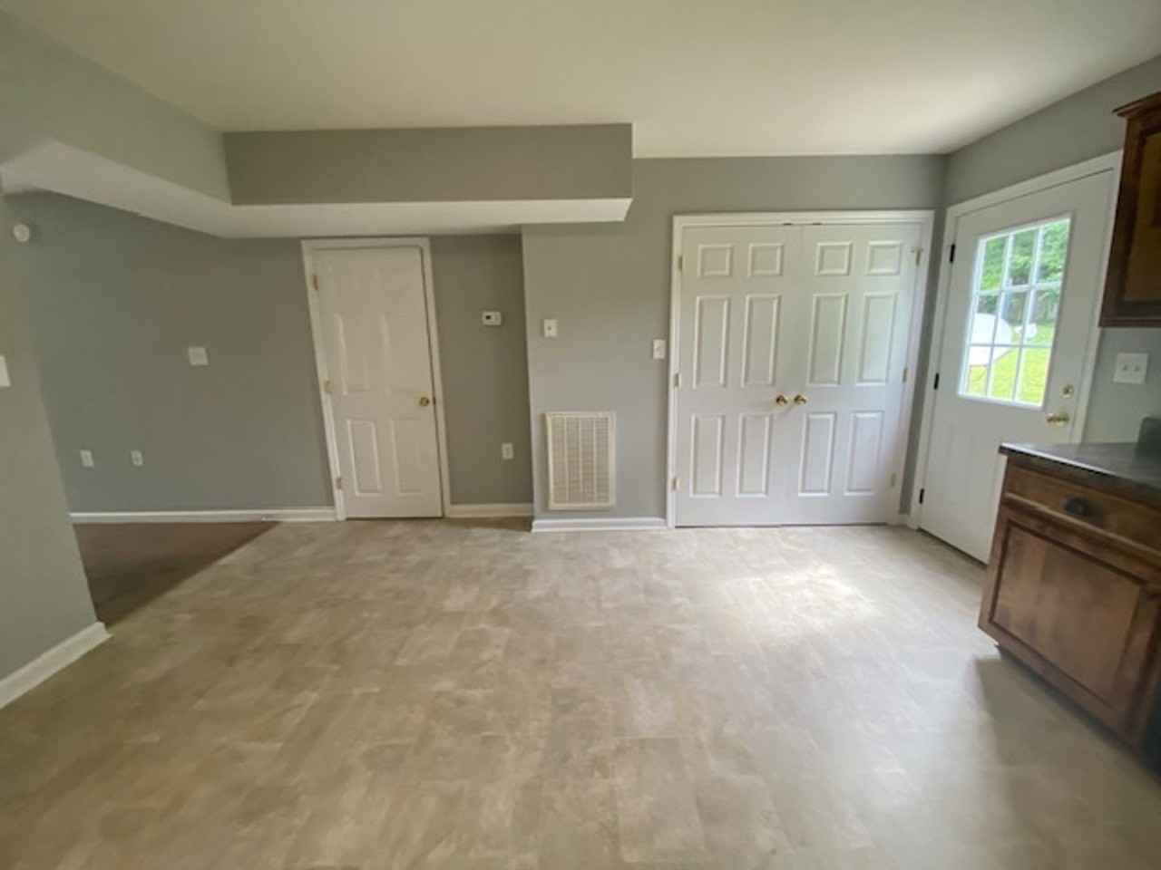 1295 Pond St Se - Photo 3 of 10