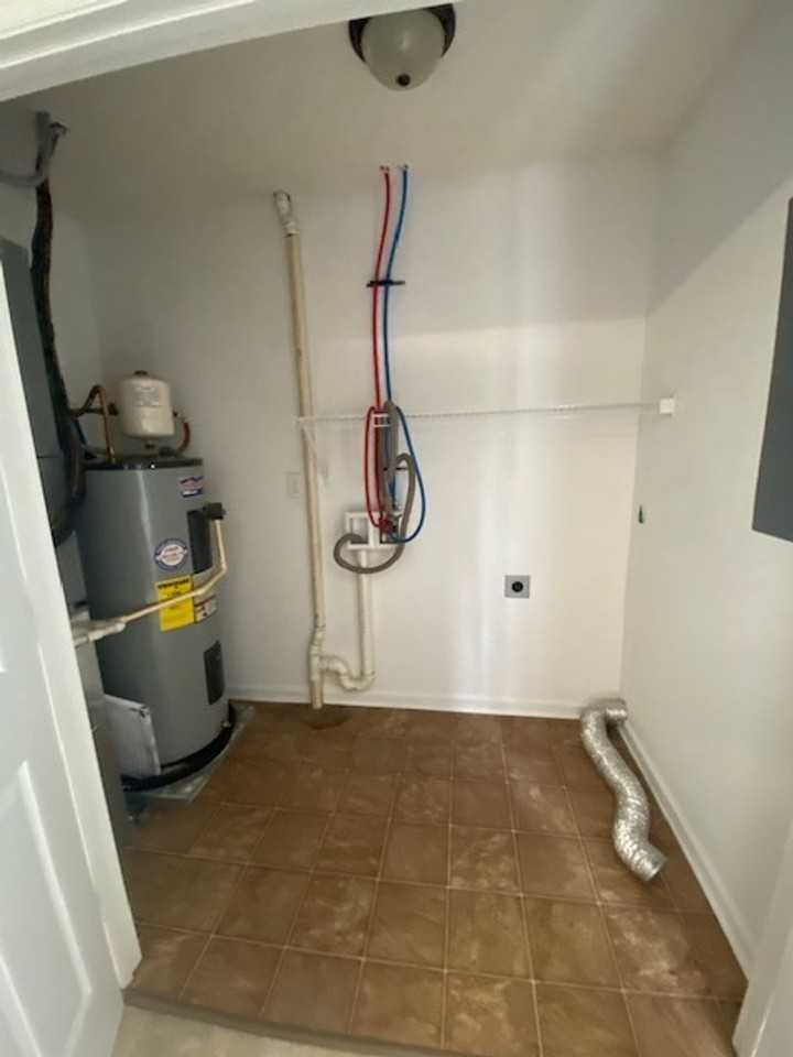 1295 Pond St Se - Photo 4 of 10