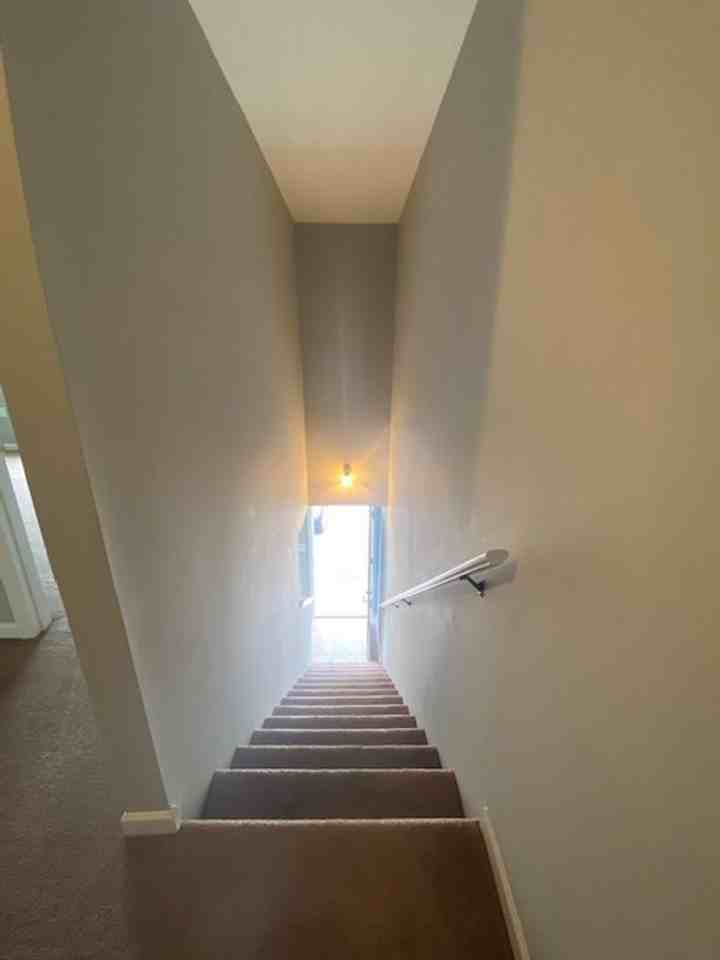 1295 Pond St Se - Photo 5 of 10