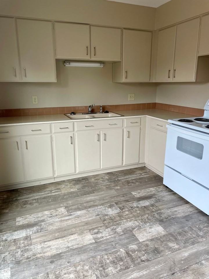 990 BRIARWOOD RD - Photo 3 of 6