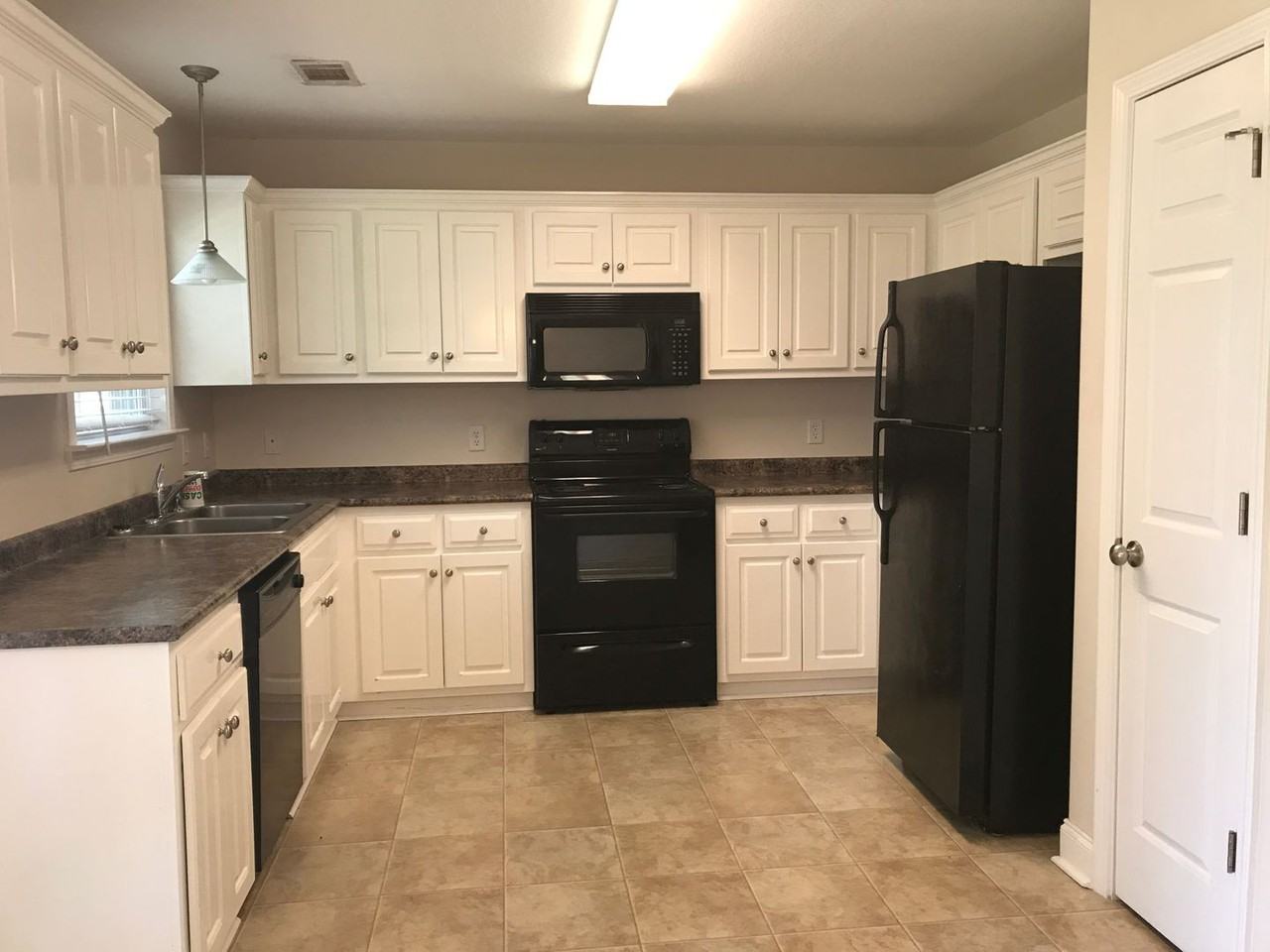 819 Maple Drive - Photo 2 of 8