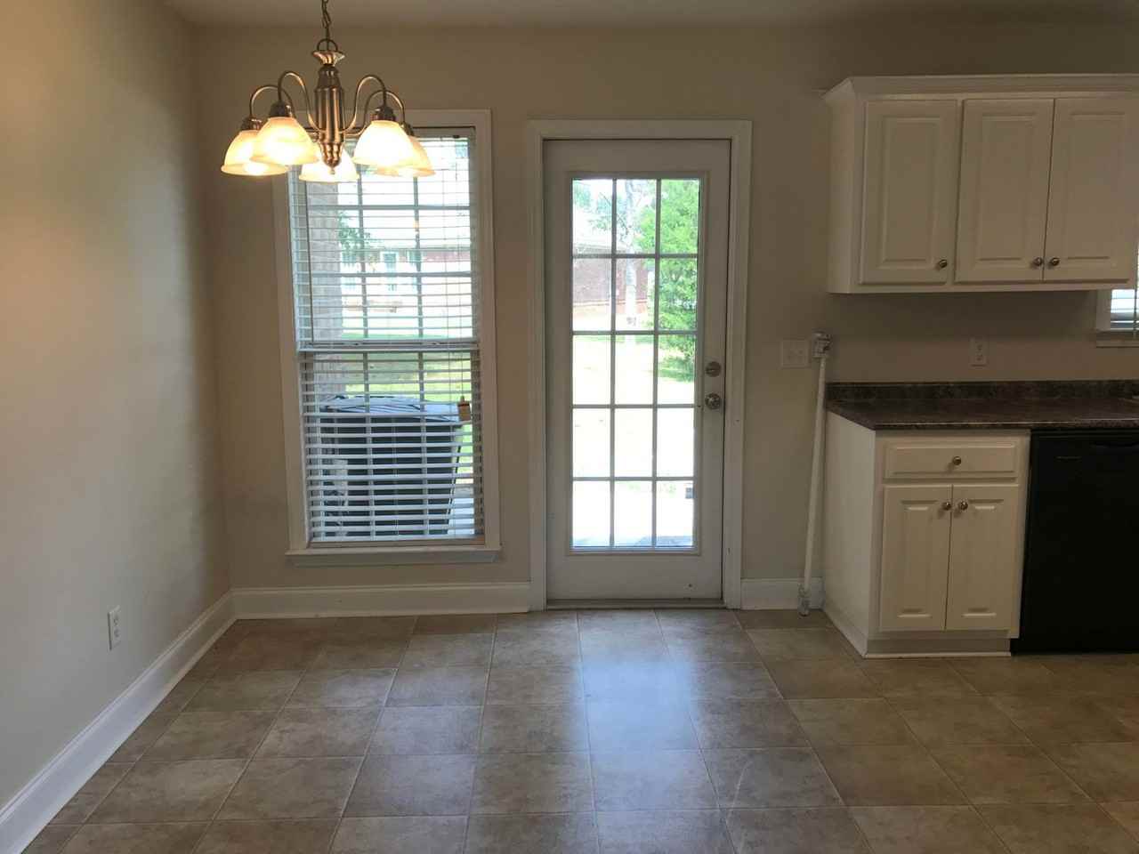 819 Maple Drive - Photo 3 of 8