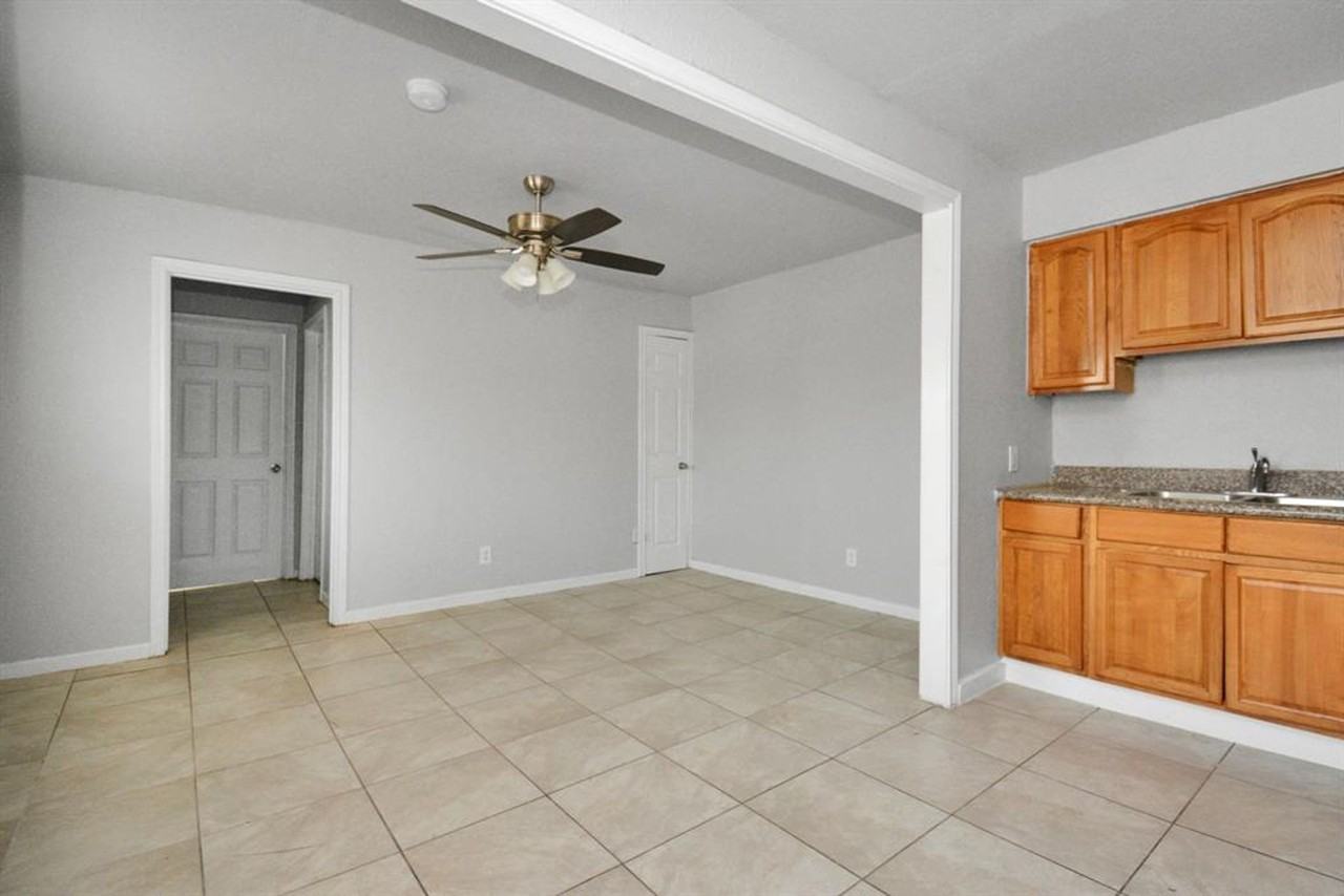 8127 COLONIAL LANE - Photo 2 of 14