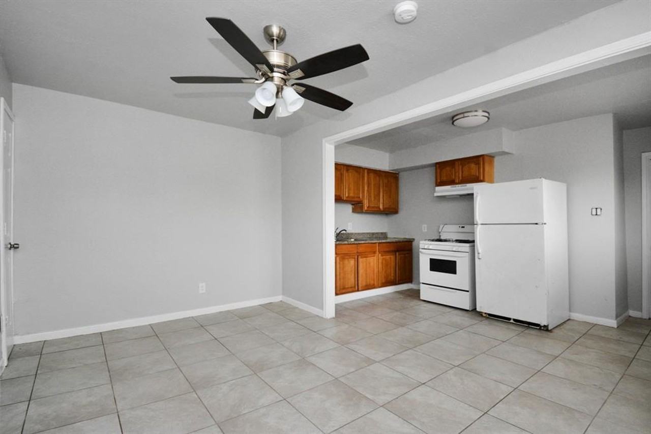 8127 COLONIAL LANE - Photo 4 of 14