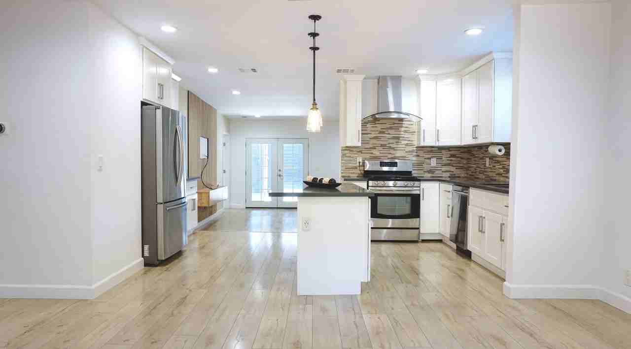 6912 Amigo Ave - Photo 2 of 15