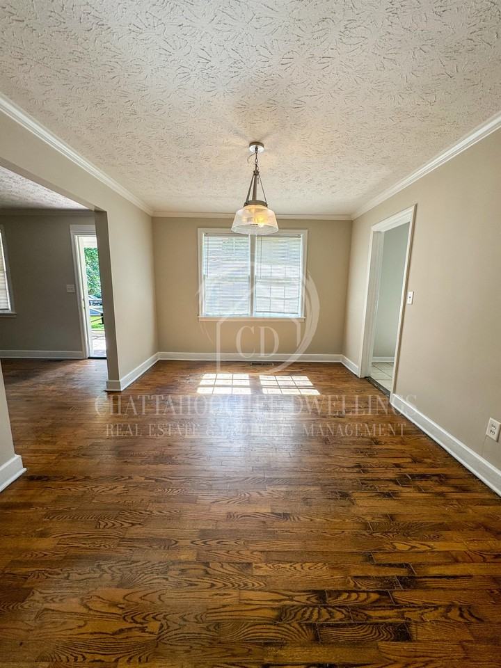 1559 Alta Vista Drive - Photo 2 of 8