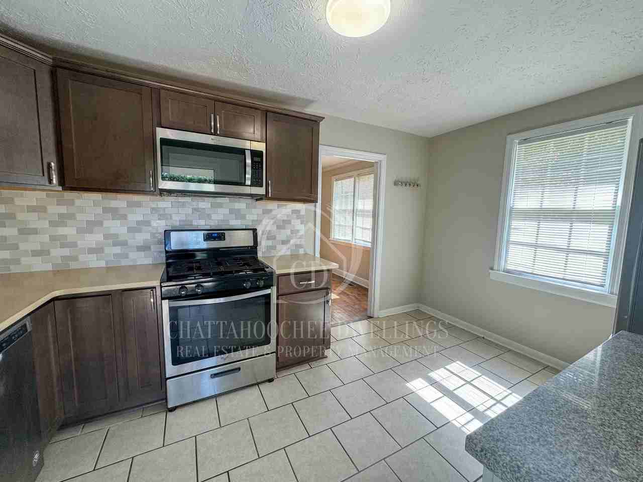 1559 Alta Vista Drive - Photo 3 of 8