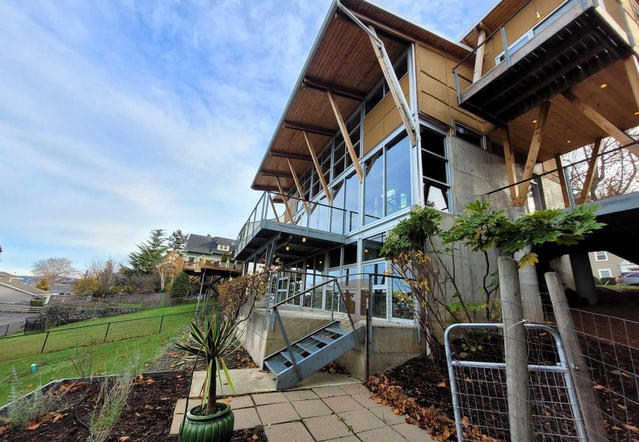 222 S Forest Street - Photo 3 of 25