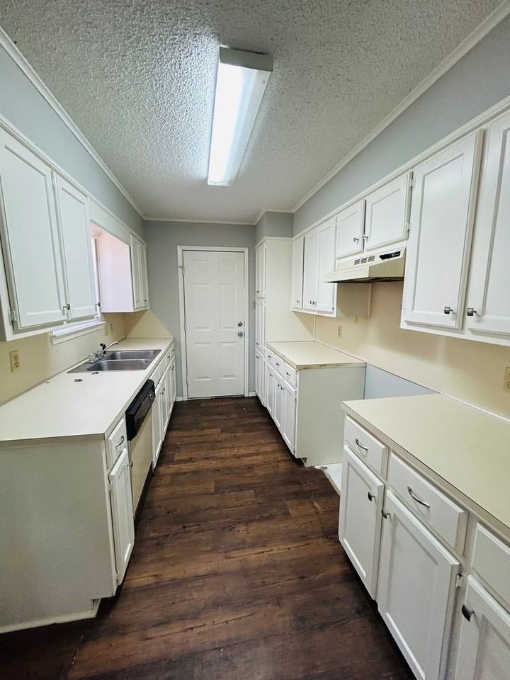 324 Mill Creek Cir - Photo 3 of 10