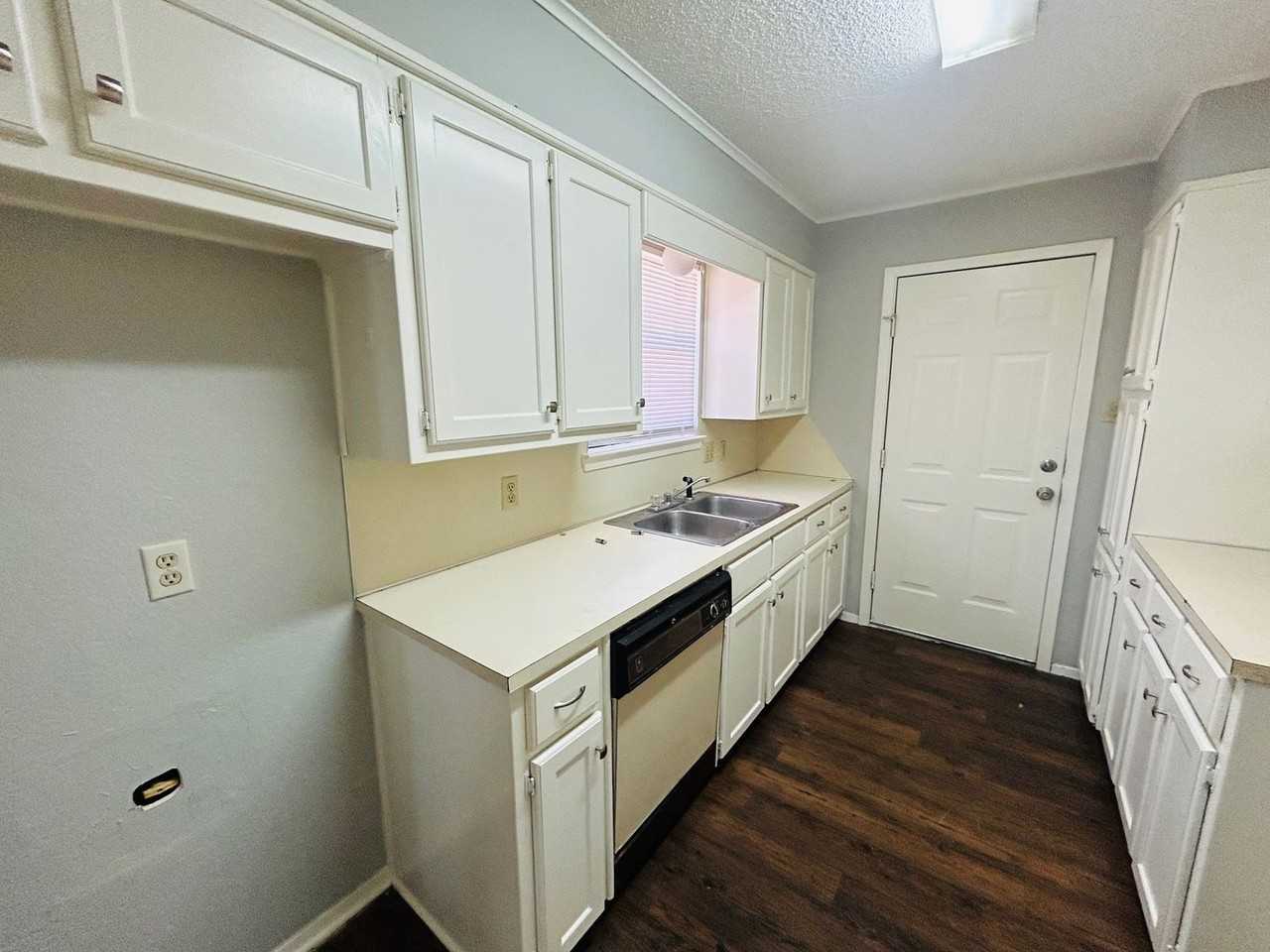 324 Mill Creek Cir - Photo 4 of 10