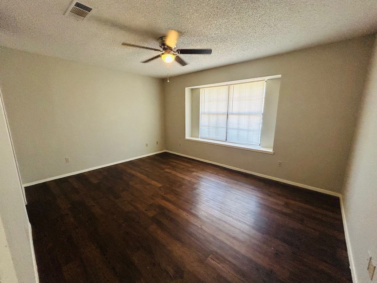 324 Mill Creek Cir - Photo 5 of 10