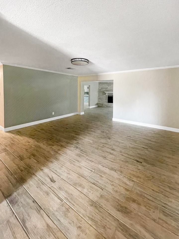 1608 9th St - Photo 2 of 14