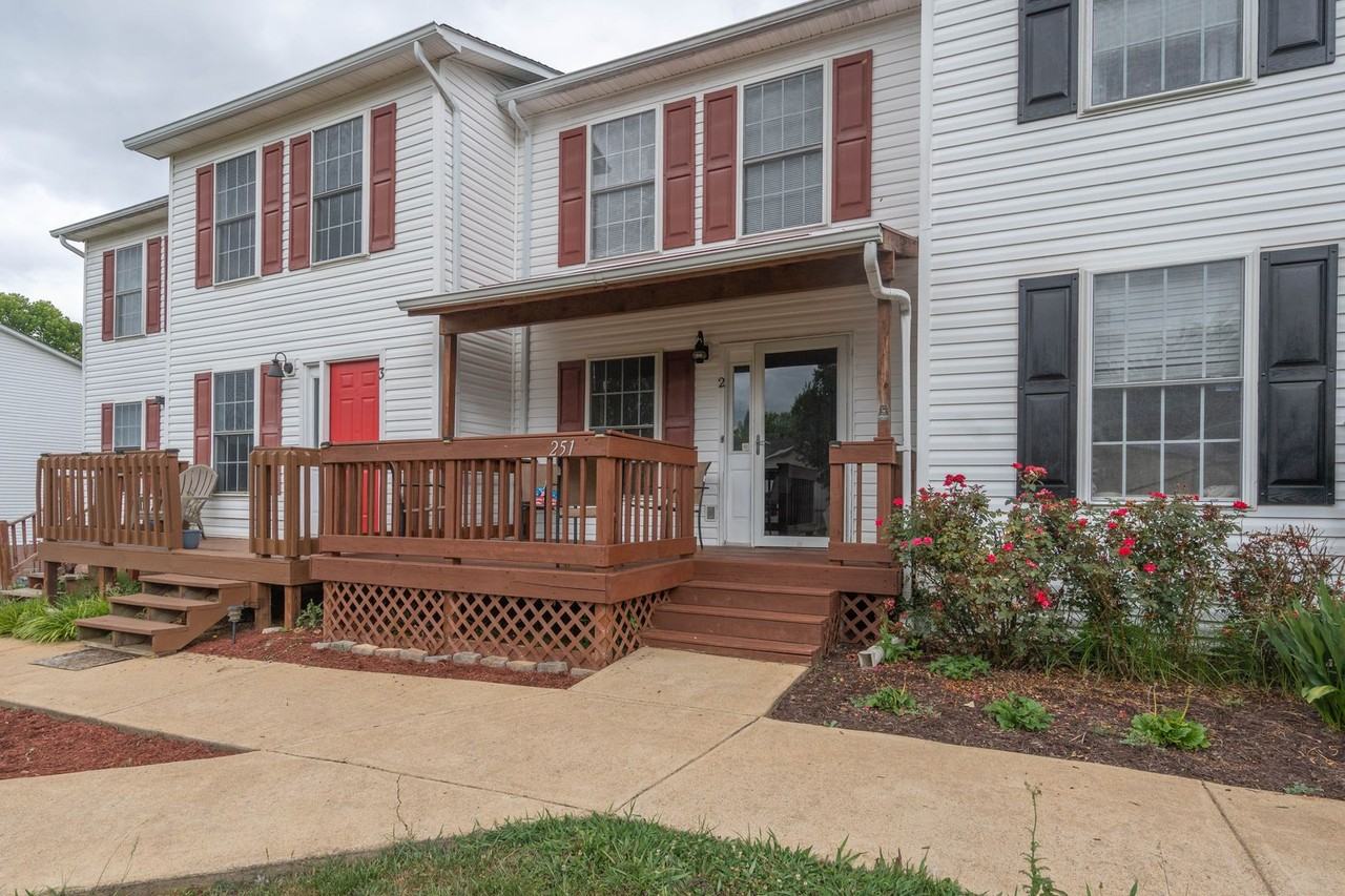 251 Hunter Hills Cir - Photo 2 of 22